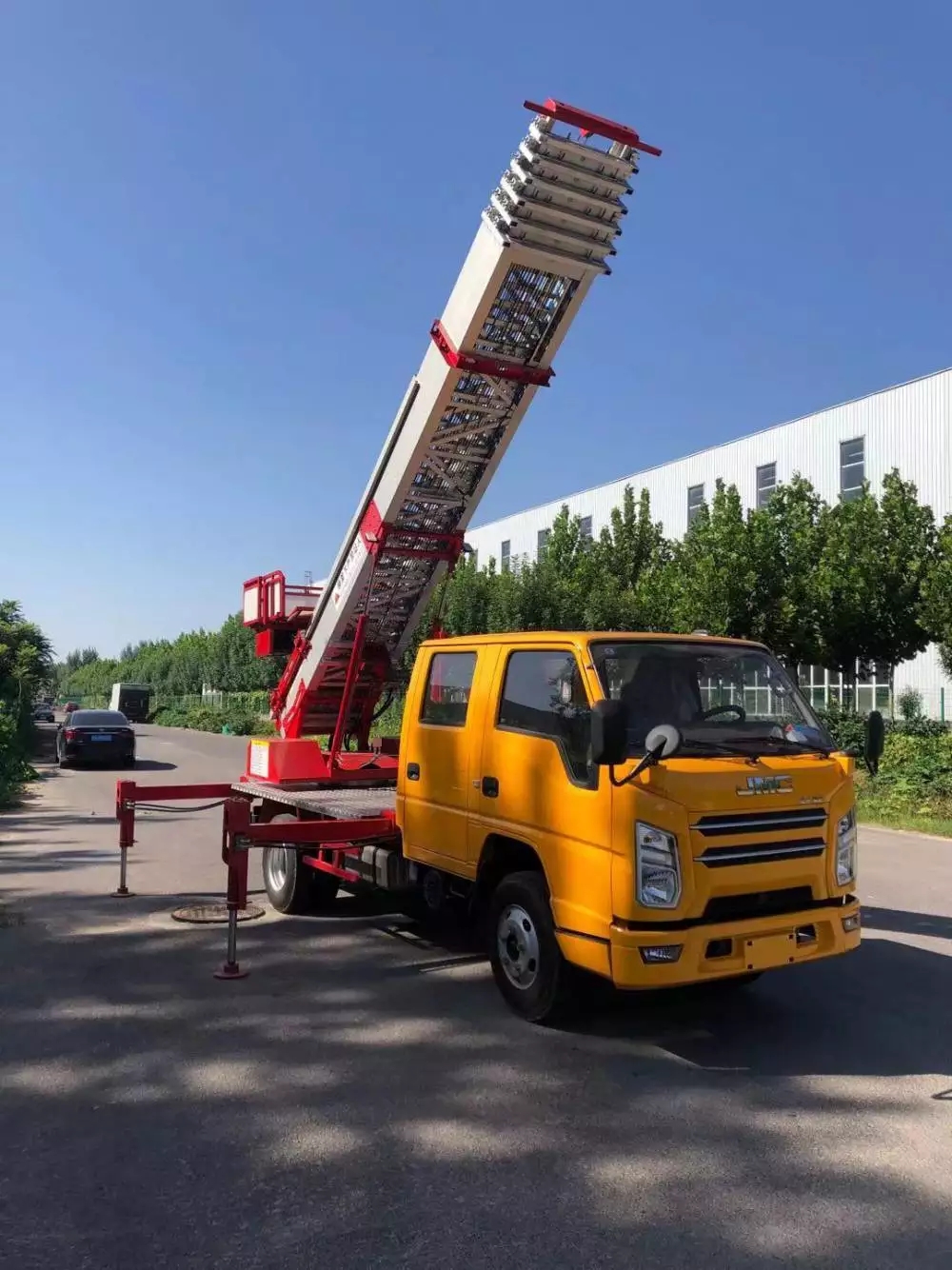 惠水附近的云梯车出租服务：轻松解决高空作业需求