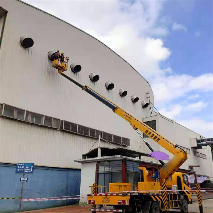 惠水高空作业车出租服务：专业广告牌安装解决方案