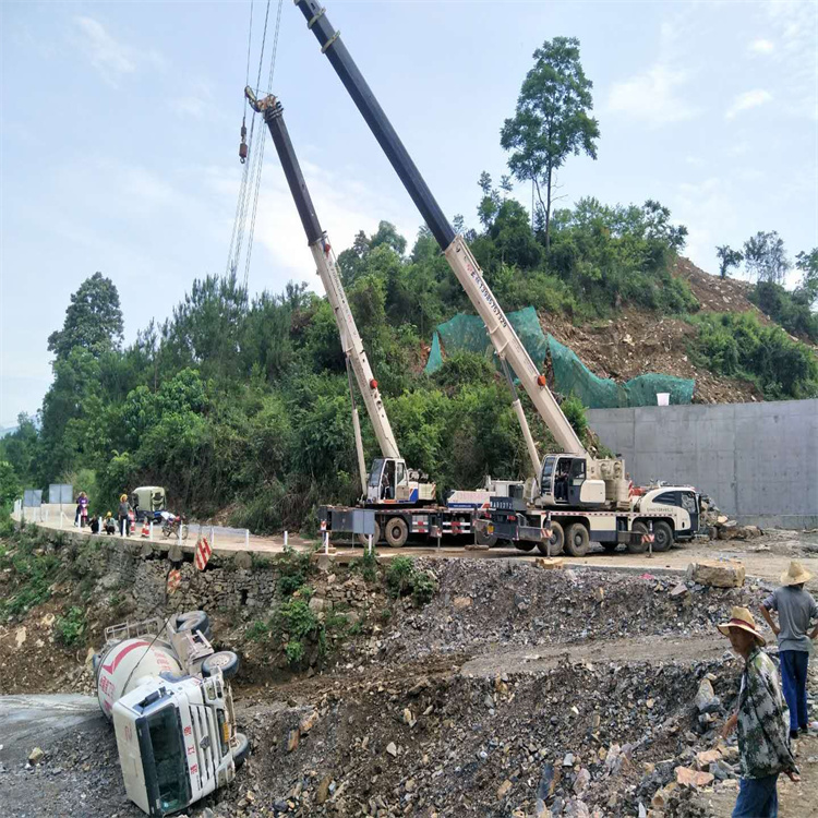 惠水汽车掉沟里叫吊车救援要多少钱